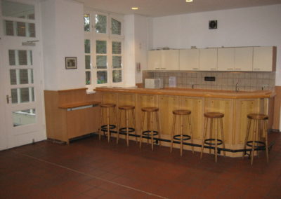 Küche und Theke 1 der Begegnungsstätte "Alte Schule Butzheim".