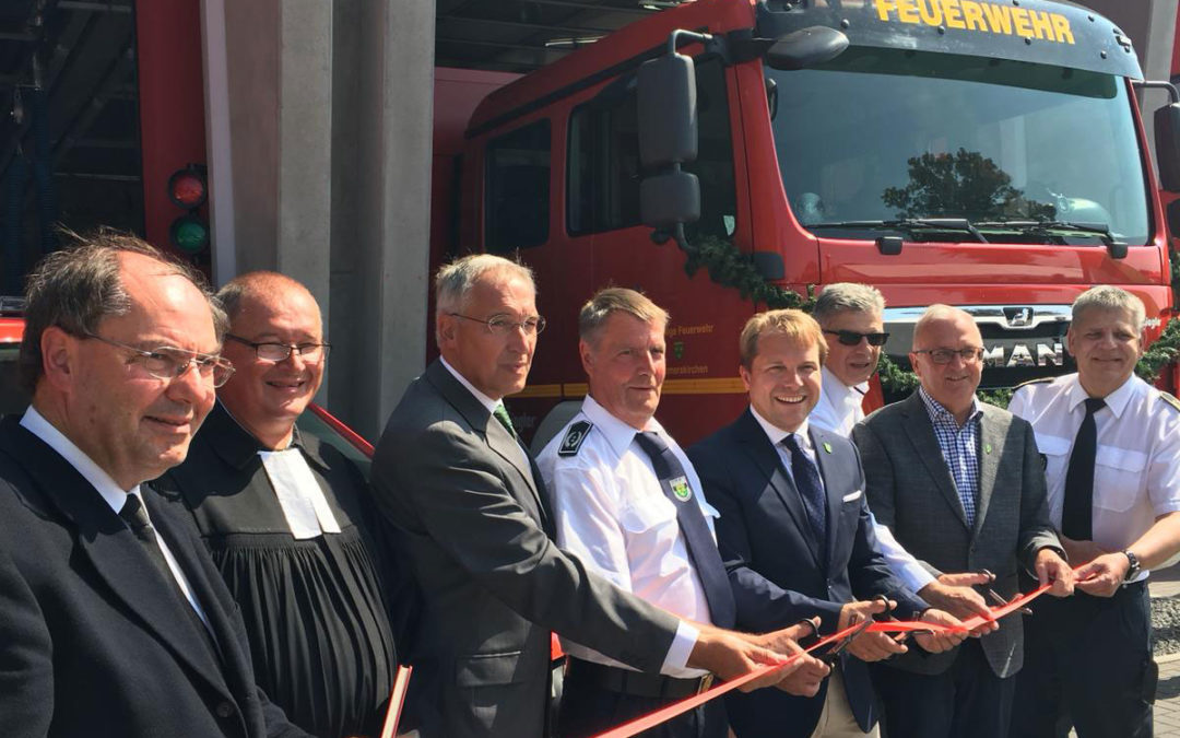 Erweiterungsbau der Feuerwehr und neue Fahrzeuge eingeweiht