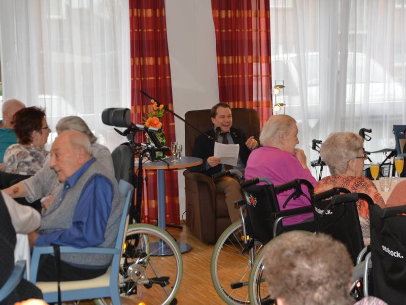 Bürgermeister liest im Senioren-Park Carpe Diem vor