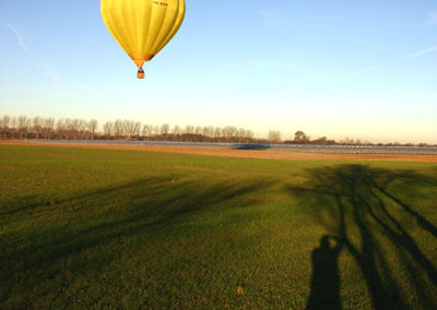 gelber Heißluftballon