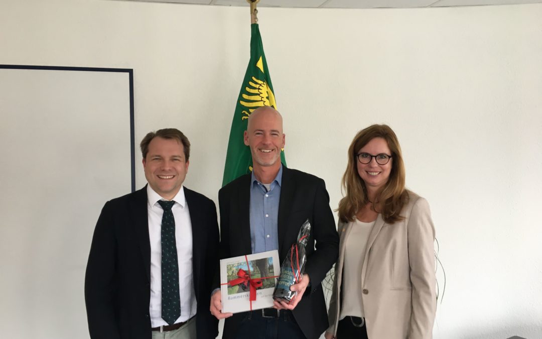 Bürgermeister Dr. Mertens und Heike Hendrich verabschieden langjährigen Leiter des Seniorenparks Carpe Diem Carsten Wohlfarth