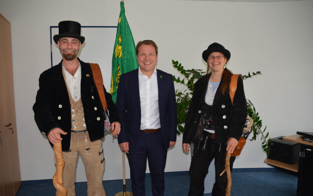 Handwerker auf der Walz zu Gast bei Bürgermeister Dr. Martin Mertens