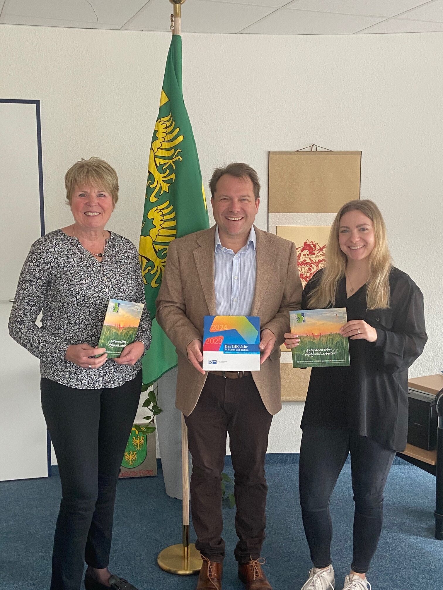 Bürgermeister Dr. Martin Mertens, Kämmerin Susanne Garding- Maak und Wirtschaftsförderin Ina Kotzerke.