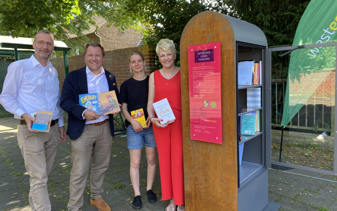 Literatur to go in Evinghoven: Westenergie Bücherschrank lädt zum Tauschen und Schmökern ein