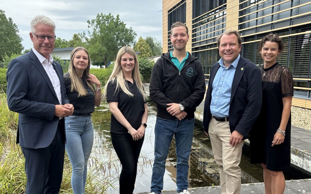 IHK-Hauptgeschäftsführer Jürgen Steinmetz und Bürgermeister Dr. Martin Mertens gemeinsam zum Unternehmensbesuch in Rommerskirchen