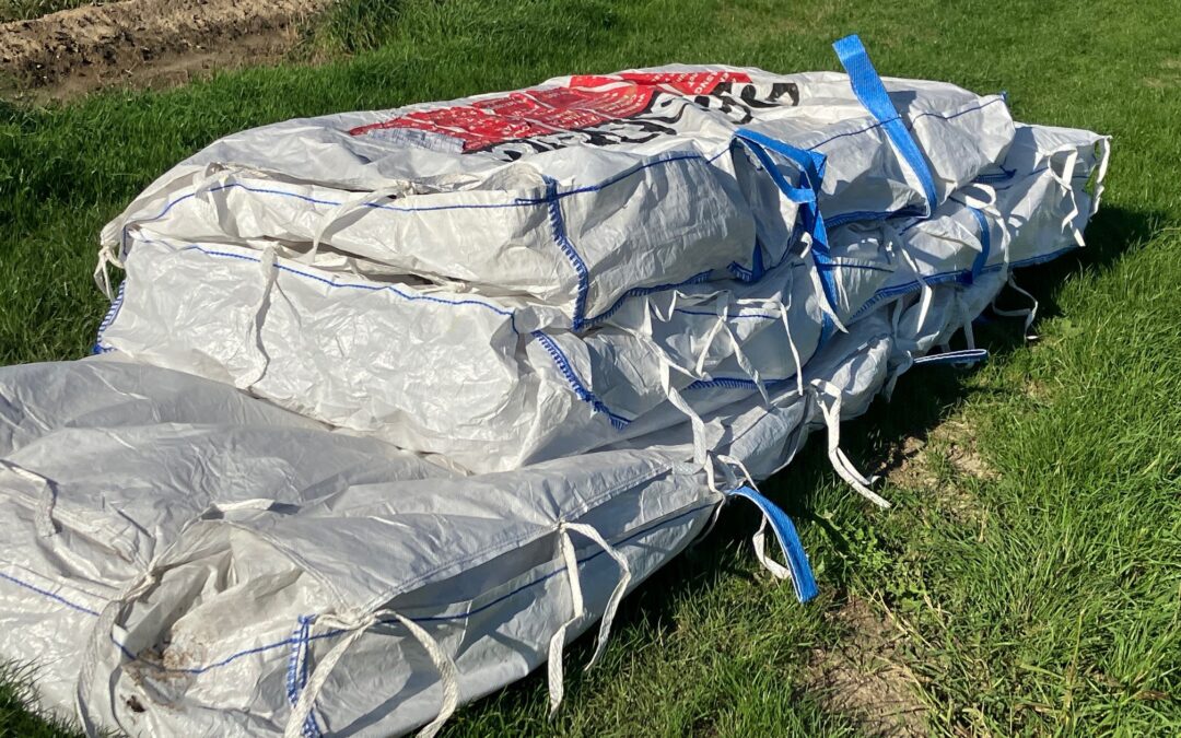 Eternit-Platten illegal auf Vanikumer Feld „entsorgt“