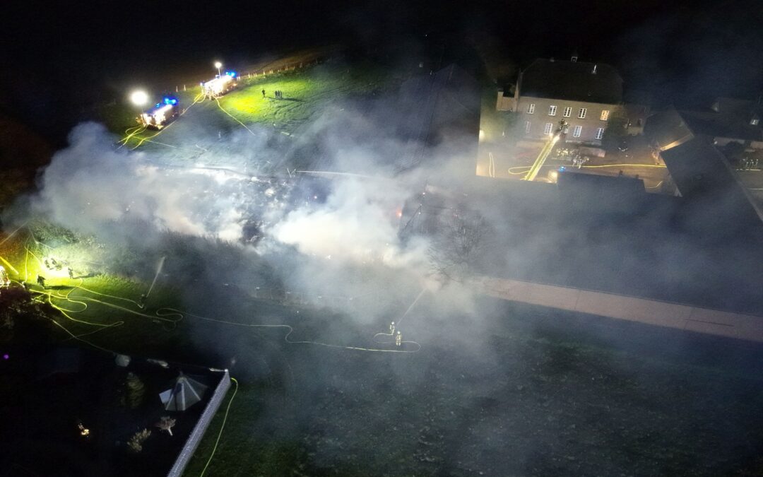 Großbrand in Sinsteden – drei Landwirtschaftshallen brennen ab – keine Personenschäden