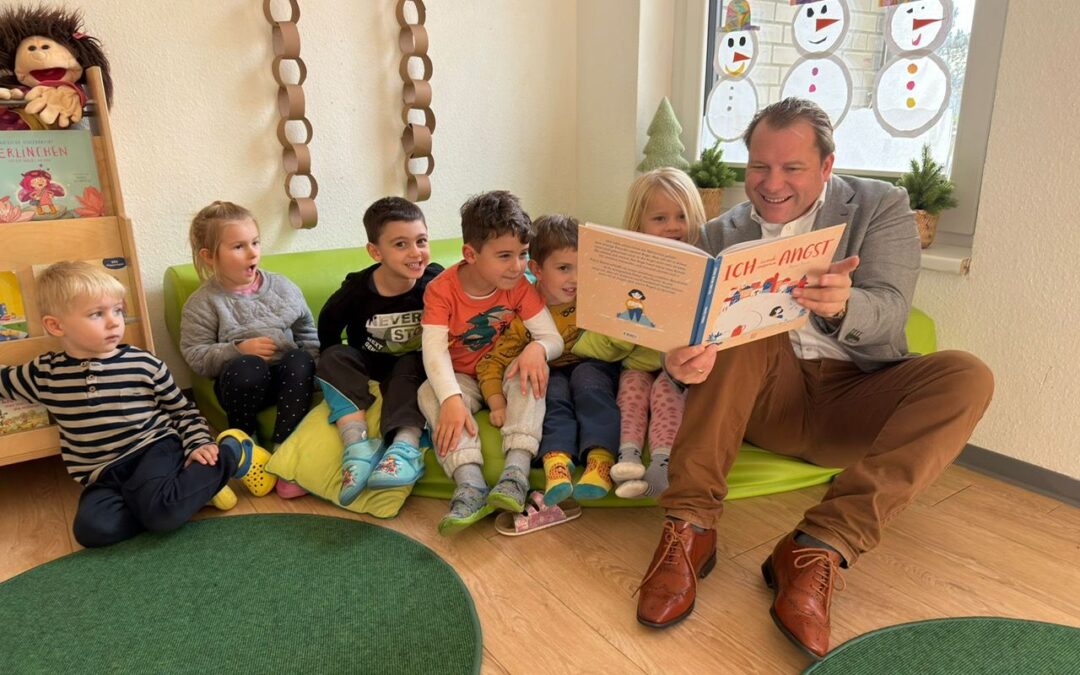 Internationaler Vorlesetag: Bürgermeister liest in Kita Gillbach-Wichtel