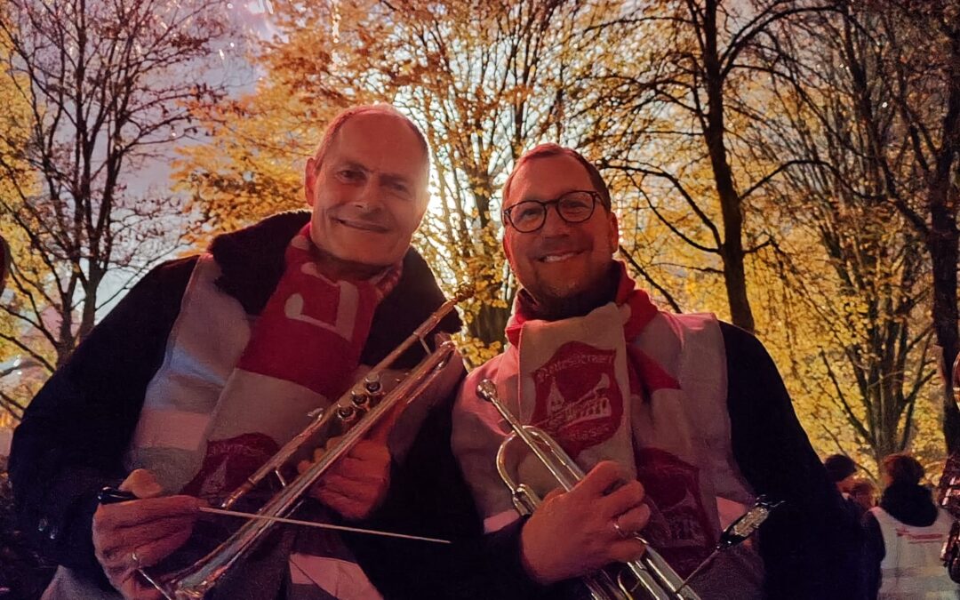 Nettesheimer Blechbläser begleiten größten Martinszug Deutschlands Ein Meer aus Laternen, Musik und Emotionen