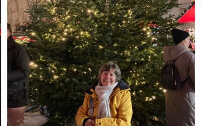 Anneliese Hackenbroich wirbt beim Weihnachtsmarkt für Spenden zugunsten der ALS-Forschung