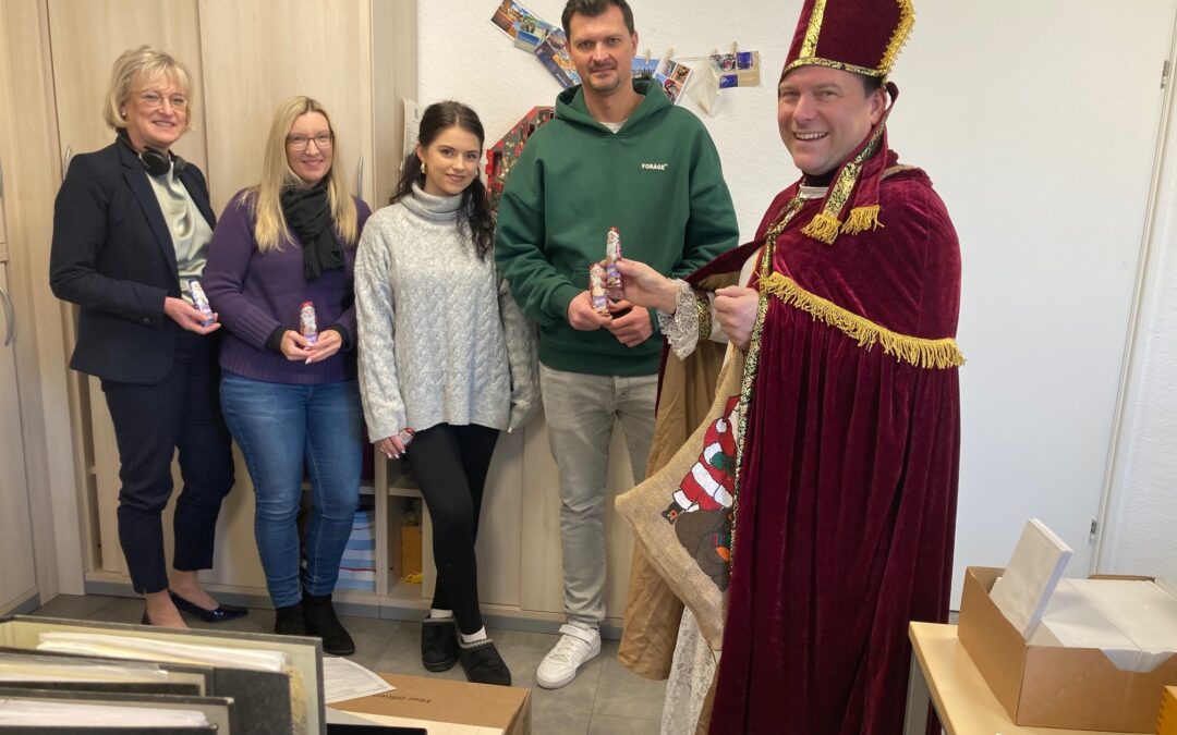 Bürgermeister Martin Mertens bedankt sich bei Mitarbeitenden – Nikolausbesuch als Zeichen der Wertschätzung