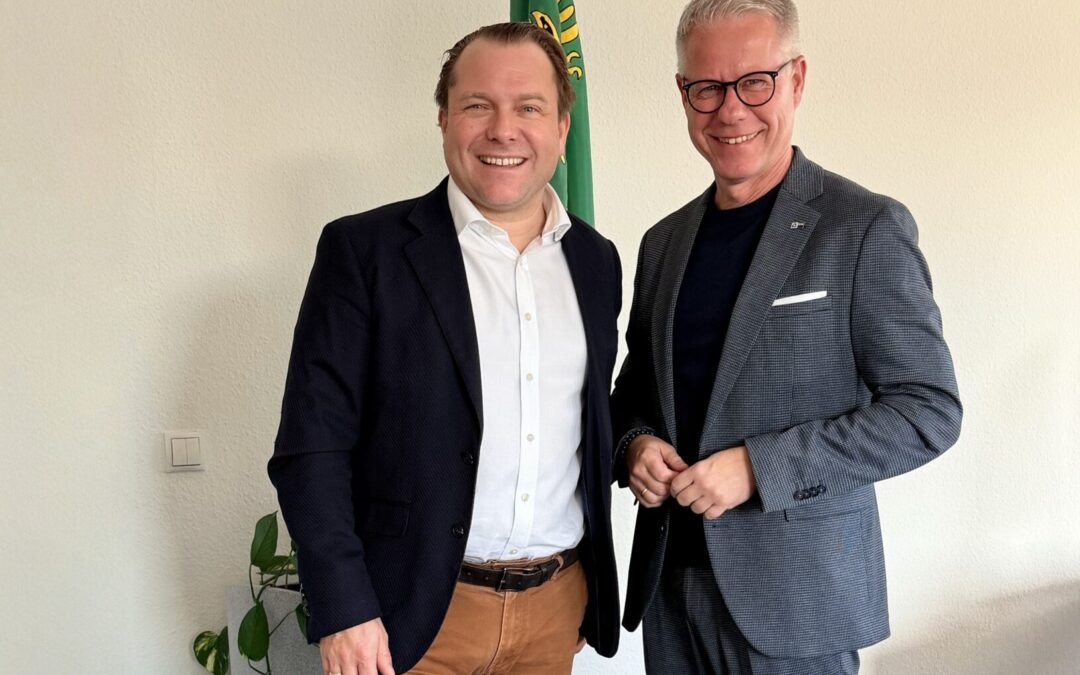 Dr. Martin Mertens im Austausch mit IHK-Hauptgeschäftsführer Jürgen Steinmetz