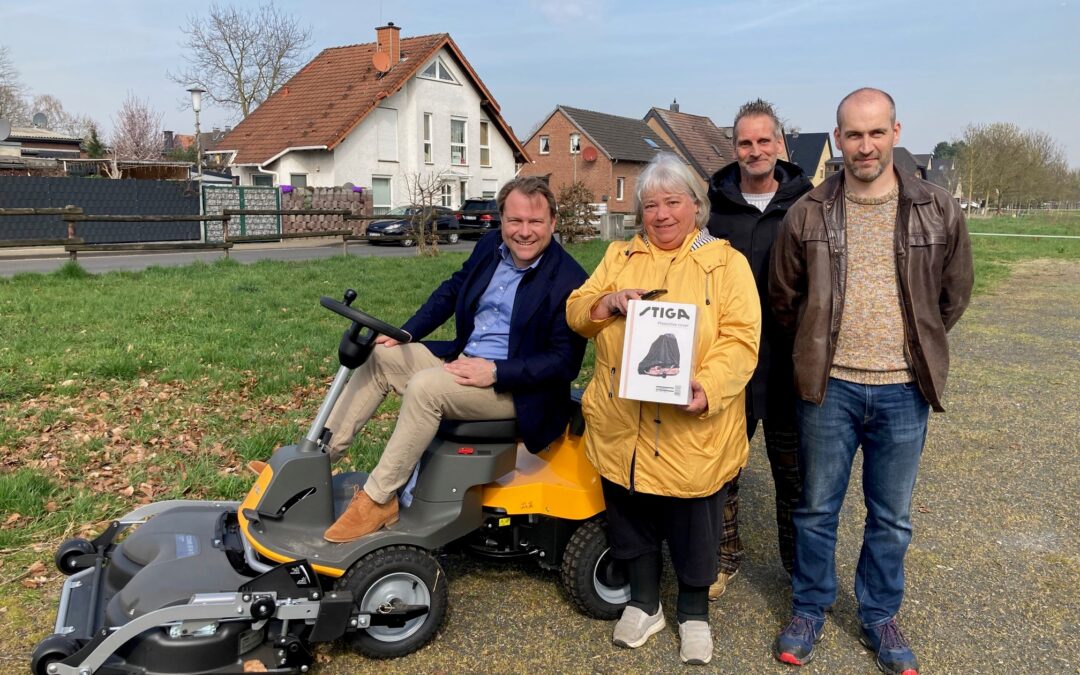 Neuer Rasenmäher für die St. Sebastianus-Bruderschaft