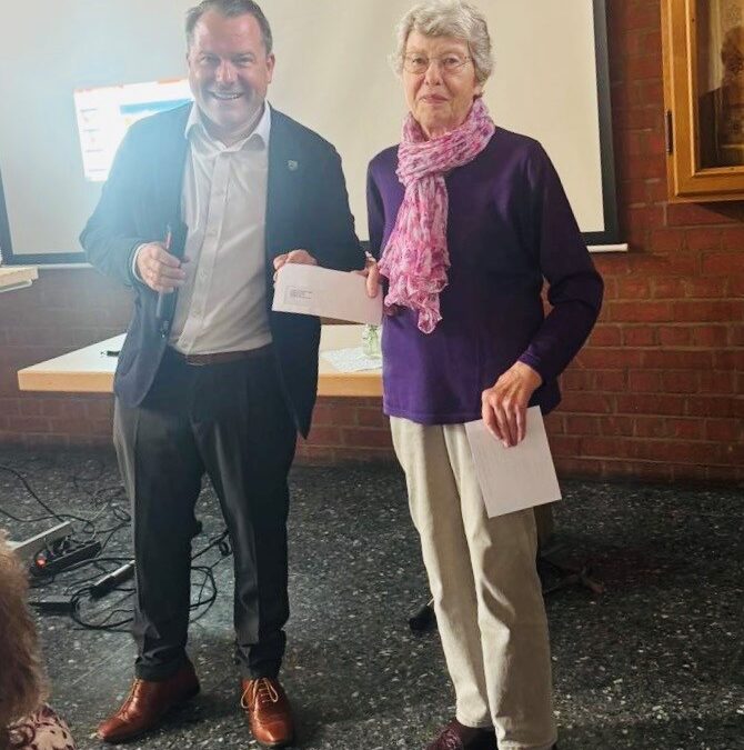 Bürgermeister Dr. Martin Mertens besucht Frauen- Frühstück-Fragen und überreicht Unterstützung für ehrenamtliches Engagement