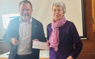 Bürgermeister Dr. Martin Mertens besucht Frauen- Frühstück-Fragen und überreicht Unterstützung für ehrenamtliches Engagement