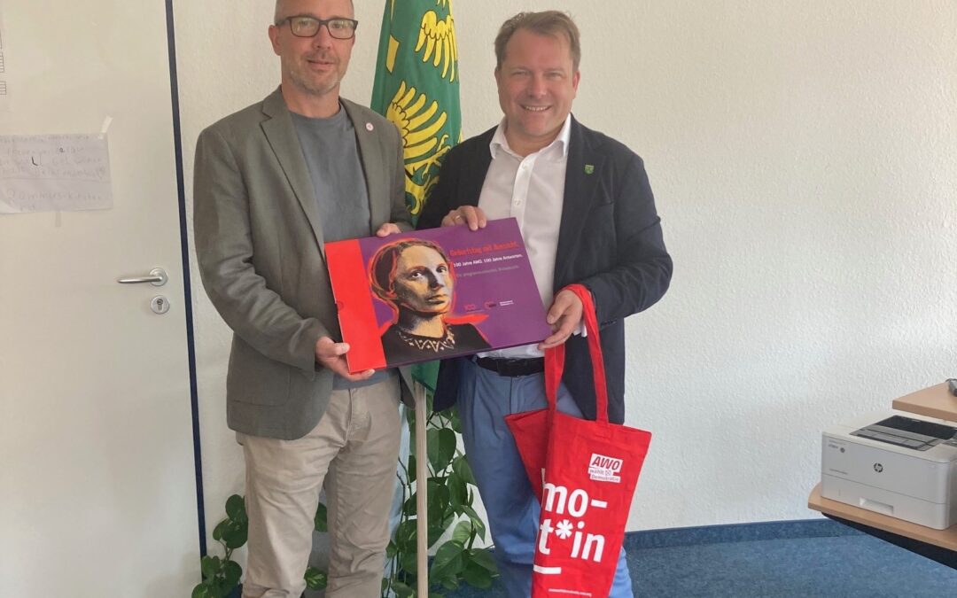 Bürgermeister Dr. Martin Mertens empfängt Michael Rosellen vom AWO- Bezirksverband Niederrhein im Rathaus