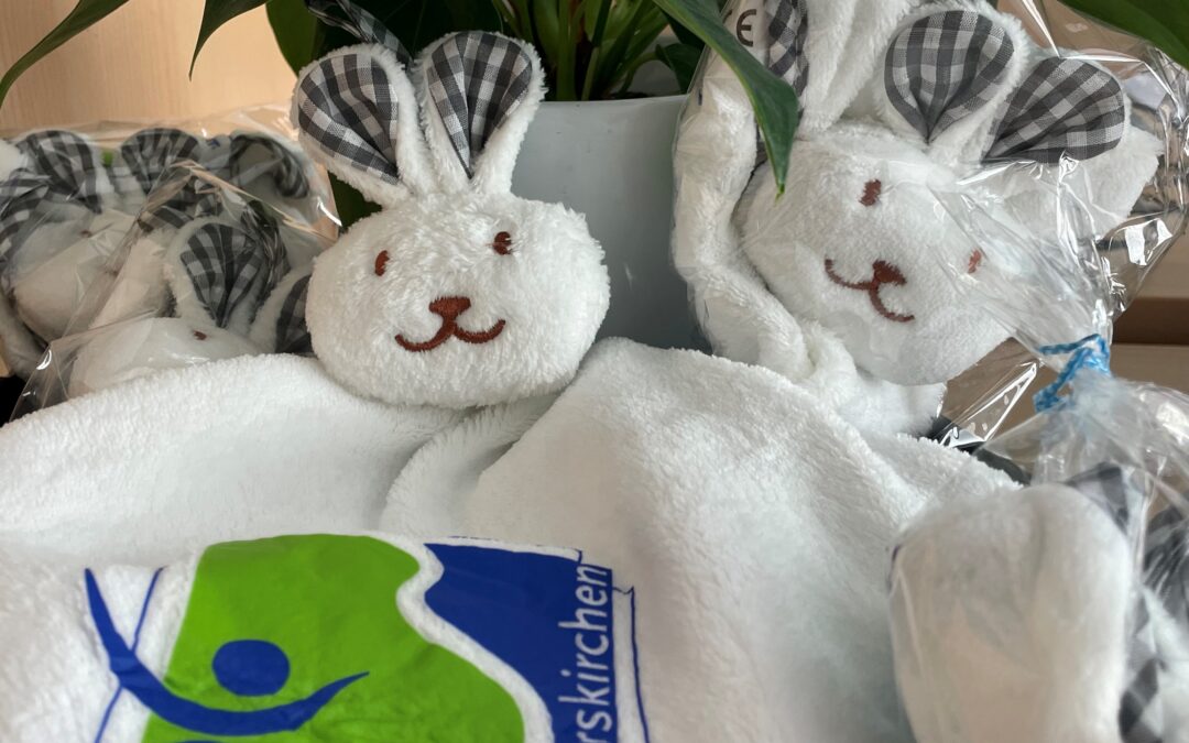 Ein Willkommensgruß für die Kleinsten: Der „Waschlappen-Hase“