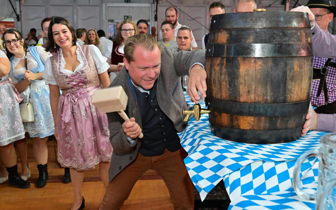 Zünftige Wiesn-Stimmung beim Rommerskirchener Oktoberfest